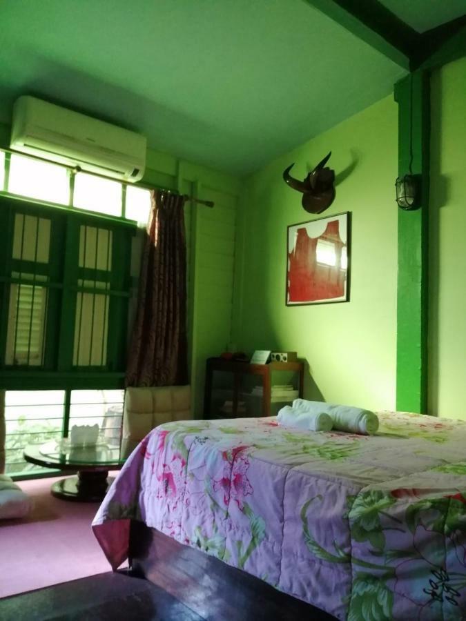 Bed and Breakfast Baan Tepa Boutique House Бангкок Экстерьер фото